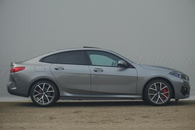BMW 2-SERIE Gran Coupé 218i | M Sportpakket Pro | Glazen Panoramdak | Stuur-en stoelverwarming | M Sportstoelen Alcantara | Camera | Head-Up Display | HiFi | Ekris Selection