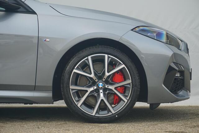 BMW 2-SERIE Gran Coupé 218i | M Sportpakket Pro | Glazen Panoramdak | Stuur-en stoelverwarming | M Sportstoelen Alcantara | Camera | Head-Up Display | HiFi | Ekris Selection
