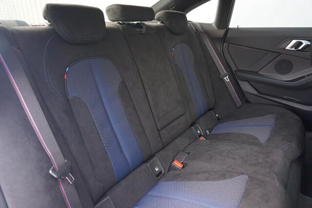 BMW 2-SERIE Gran Coupé 218i | M Sportpakket Pro | Glazen Panoramdak | Stuur-en stoelverwarming | M Sportstoelen Alcantara | Camera | Head-Up Display | HiFi | Ekris Selection