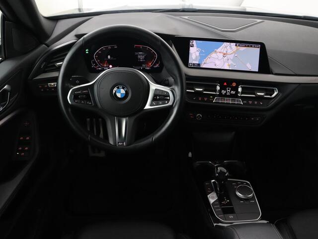 BMW 2-SERIE Gran Coupé 218i M Sport | Panoramadak | Leder | Stoelverwarming | Carplay | Sfeerverlichting | Live Cockpit | Sportstoelen | Navigatie | Full LED
