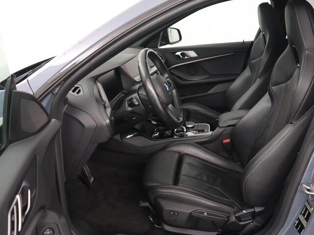 BMW 2-SERIE Gran Coupé 218i M Sport | Panoramadak | Leder | Stoelverwarming | Carplay | Sfeerverlichting | Live Cockpit | Sportstoelen | Navigatie | Full LED