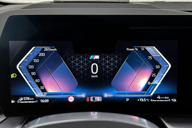 BMW 2-SERIE Active Tourer 225e xDrive | Camera | Lederen bekleding | Panoramadak | Apple Carplay