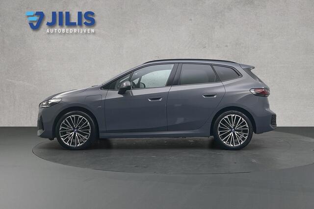 BMW 2-SERIE Active Tourer 225e xDrive | Camera | Lederen bekleding | Panoramadak | Apple Carplay