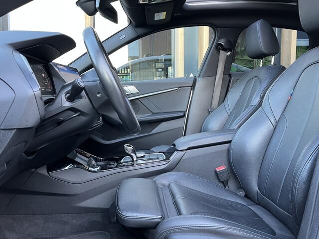 BMW 2-SERIE 218i High Executive | Pano | Trekhaak | Adaptief |