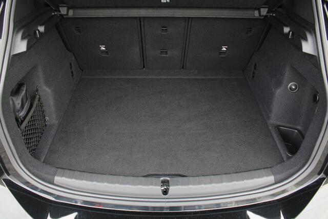 BMW 2-SERIE Active Tourer 218i | M-pakket | El. Trekhaak | AppleCarplay | Keyless | El. Achterklep