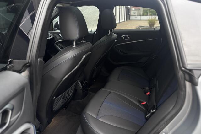 BMW 2-SERIE Gran Coupé 218i M-Sport | Panodak | Stoel + Stuurverwarming | Privacy Glas | 19'Inch | Adaptief LED