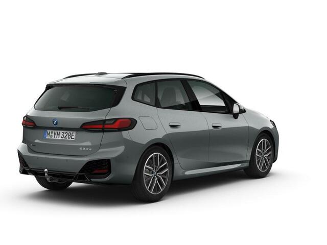 BMW 2-SERIE Active Tourer 230e xDrive M Sportpakket | Travel Pack | Innovation Pack | Panoramadak | Trekhaak