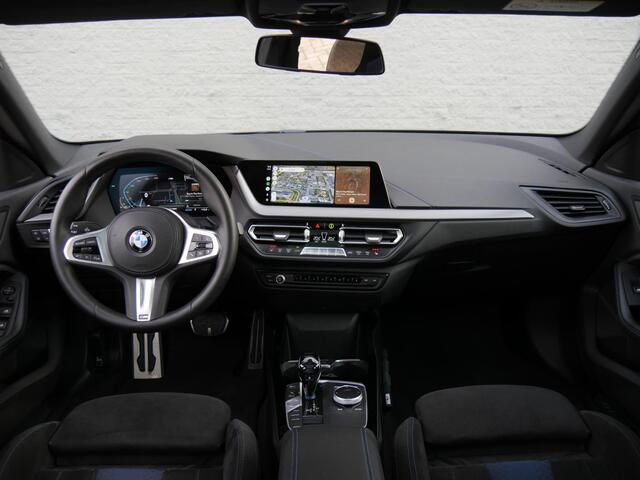 BMW 2-SERIE GRAN COUPE 218i M-SPORT/ PANORAMADAK/ SCHAALSTOELEN/ PARKING PACK
