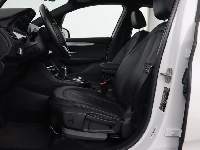 BMW 2-SERIE Active Tourer 218i High Executive | Leder | Stoelverwarming | Harman/Kardon | Trekhaak | Navigatie | Full LED | Climate control | Parkeerhulp | Cruise control