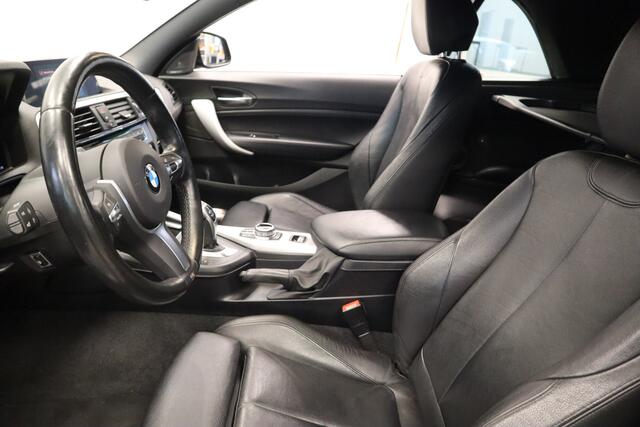 BMW 2-SERIE Cabrio 220i High Executive H&K PDC