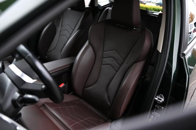 BMW 2-SERIE Active Tourer 225e xDrive Automaat / Sportstoelen / Trekhaak / Achteruitrijcamera / Comfort Access / Adaptieve LED / Stoelverwarming