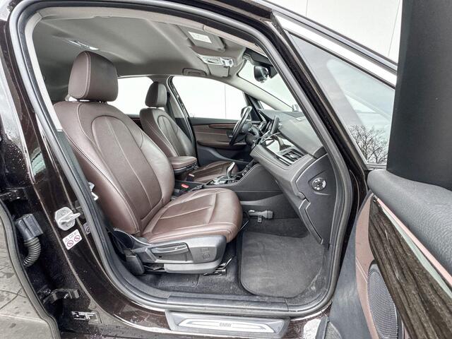BMW 2-SERIE Active Tourer 218i High Executive Edition 17 Inch / Binnen & Buitenspiegel Automatisch Dimmend / Stoelverwarming / Verschuifbare Achterbank / Led Mistlampen / Led Koplampen / Driving Assistant Plus / Active Cruise Control / Head Up Display / Hifi