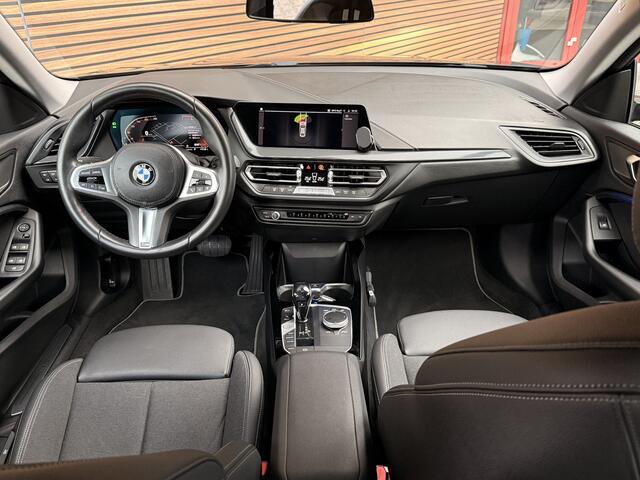 BMW 2-SERIE Gran Coupé 218i High Executive Sportstoelen / Navi / Clima / Carplay