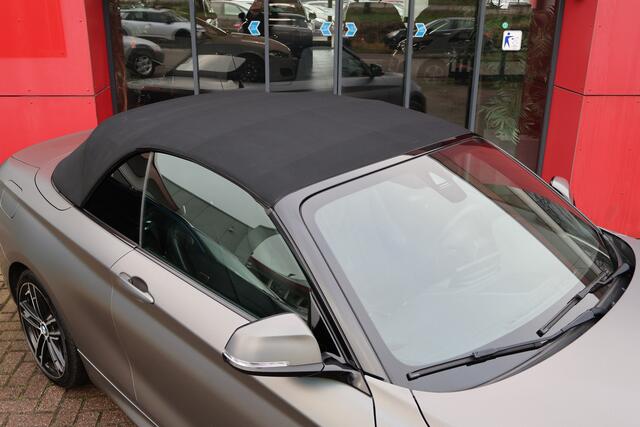 BMW 2-SERIE Cabrio 220d High Executive 2.0L 4-Cilinder | Harman/Kardon | Camera | Leder | Cruise Conrol |