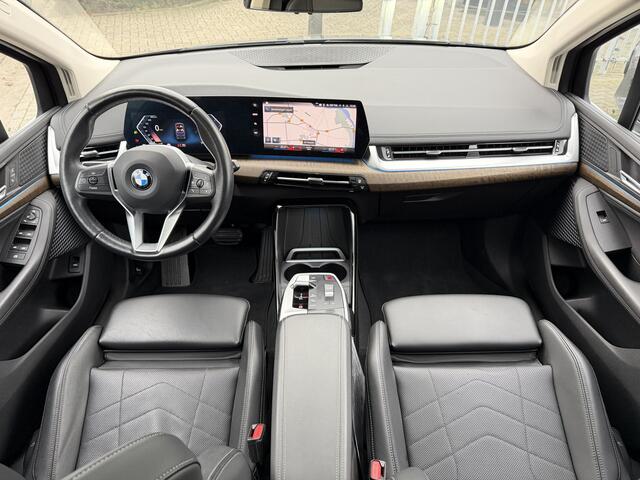 BMW 2-SERIE Active Tourer 218i Luxury Line Pano-Dak | Trekhaak | Stuur & Stoelverw. | Massage