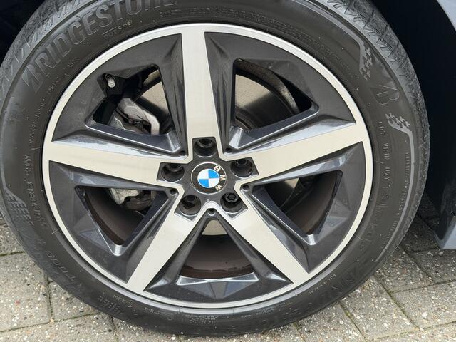 BMW 2-SERIE Active Tourer 218i Luxury Line Pano-Dak | Trekhaak | Stuur & Stoelverw. | Massage