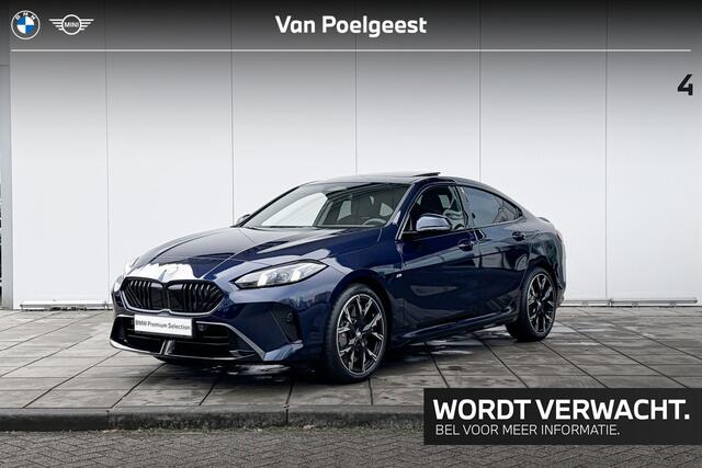 BMW 2-SERIE Gran Coupé 220 M-Sport Pro / Glazen Schuifdak / Adaptieve LED koplampen / Driving Assistant / Driving Assistant plus / Stuurwielrand verwarming / Camera / Harman Kardon / 19 inch
