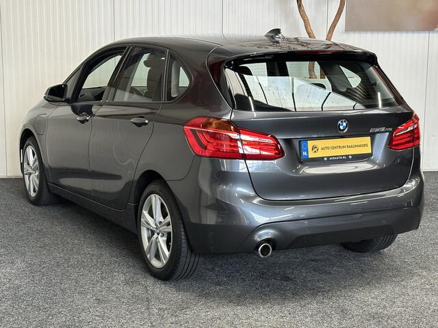 BMW 2-SERIE ACTIVE TOURER 225XE iPERFORMANCE 136 PK PLUG IN HYBRID NAVIGATIE A RIJ CAMERA STOEL VERWARMING PARKEER SENSOREN VOOR & ACHTER ZEER MOOI !!