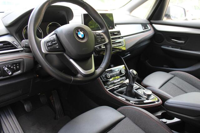 BMW 2-SERIE Active Tourer 218i 140pk Executive Edition | Head-Up | Achteruitrijcamera | Elektrische achterklep | Navigatie | Cruise control
