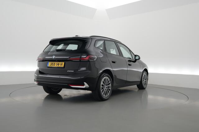 BMW 2-SERIE Active Tourer 220i | Navi | Camera | Stoelverw. | Apple CarPlay | Cruise | 17'' v