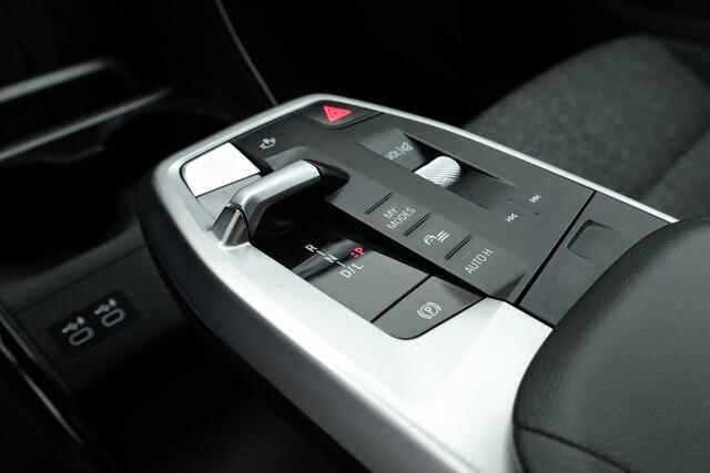 BMW 2-SERIE Active Tourer 220i | Navi | Camera | Stoelverw. | Apple CarPlay | Cruise | 17'' v