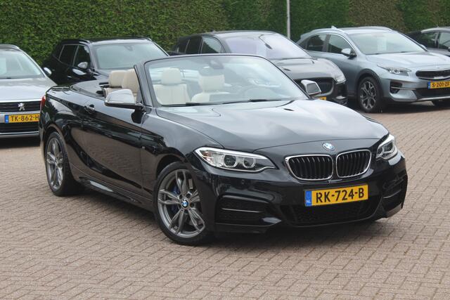 BMW 2-SERIE Cabrio M240i xDrive High Exe. M Sport 72.484 km! / Camera / Leder / Harman Kardon / 18'' / Keyless / Navigatie / Stuurverwarming / DAB / Windscherm / Stoelverwarming / Cruise Control