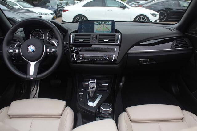 BMW 2-SERIE Cabrio M240i xDrive High Exe. M Sport 72.484 km! / Camera / Leder / Harman Kardon / 18'' / Keyless / Navigatie / Stuurverwarming / DAB / Windscherm / Stoelverwarming / Cruise Control