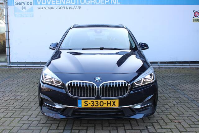 BMW 2-SERIE Active Tourer 225xe iPerformance | Incl. 12 maanden Garantie | Achteruitrijcamera | Stoelverwarming | Elektrische kofferbakklep | Parkeersensoren V+A | Cruise controle | Navigatie | Climate controle | Keyless entry/start | LED Koplampen | Lederen bekledin