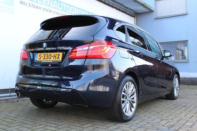 BMW 2-SERIE Active Tourer 225xe iPerformance | Incl. 12 maanden Garantie | Achteruitrijcamera | Stoelverwarming | Elektrische kofferbakklep | Parkeersensoren V+A | Cruise controle | Navigatie | Climate controle | Keyless entry/start | LED Koplampen | Lederen bekledin