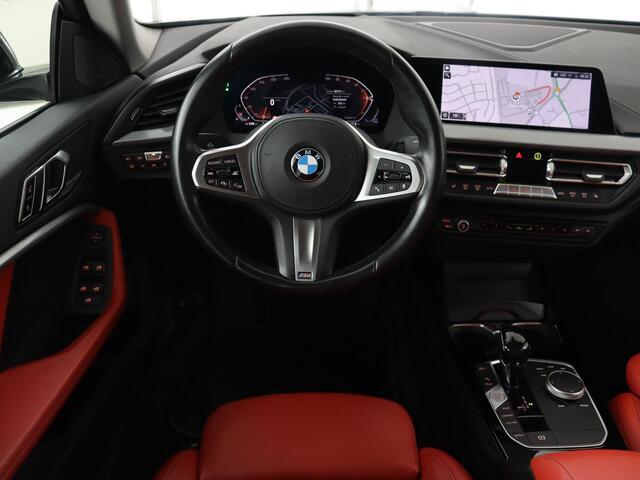 BMW 2-SERIE Gran Coupé 220i High Executive | Head-Up | Adaptive cruise | Leder | Camera | Stoelverwarming | Sportstoelen | Luxury Line | Carplay | Live Cockpit | Navigatie | Park Assist | Full LED
