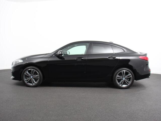 BMW 2-SERIE Gran Coupé 218i Automaat Introduction Edition | Panorama dak | Camera | Navigatie | Lichtmetalen velgen | Parkeer sensoren | Climate Control