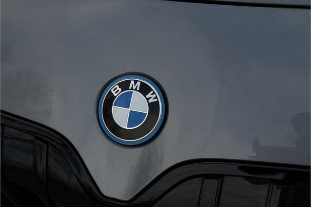 BMW 2-SERIE Act.Tourer 230xe 326 PK M-Sport | Panodak | Head-up | Memory | Harman Kardon | Comfort Acces