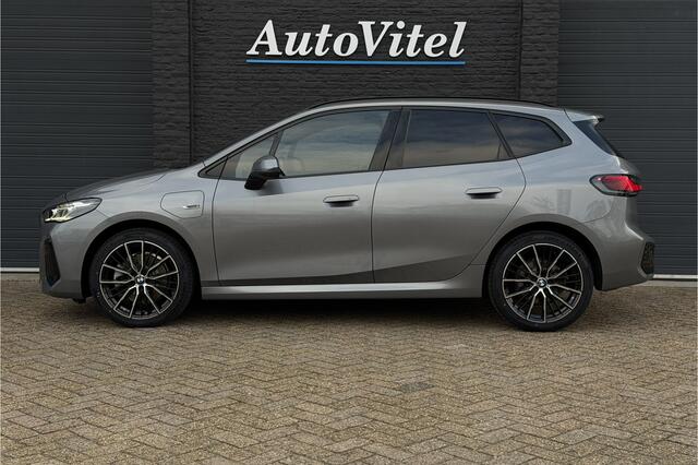 BMW 2-SERIE Act.Tourer 230xe 326 PK M-Sport | Panodak | Head-up | Memory | Harman Kardon | Comfort Acces