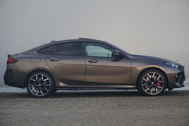 BMW 2-SERIE Gran Coupé 220 M Sportpakket Pro 19'' / Panoramadak / Harman Kardon / Head-Up Display / Driving Assistant Plus