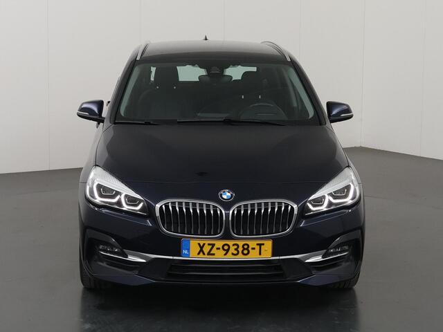 BMW 2-SERIE Active Tourer 218i Executive Edition | Sportstoelen | Cruise control | Climate Control | Elek. Achterklep | Parkeersensoren | Keyless start | Head-up Display |