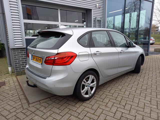 BMW 2-SERIE Active Tourer 218i High Executive - LED - PDC VOOR/ACHTER - TREKHAAK - CLIMATE - ELEK KLEP - CRUISE