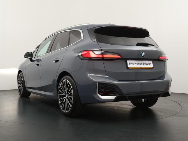 BMW 2-SERIE Active Tourer 220i | M Sportpakket | Pano | Comfort Acces | Elektrisch verwarmde voorstoelen