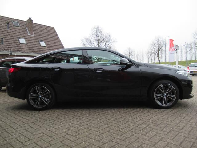 BMW 2-SERIE Gran Coupé 218i High Executive | Clima-Airco | Carplay | Parkeercamera | Head Up Display | Stuur/Stoelverwarming | Trekhaak | LED Dagrijverlichting |