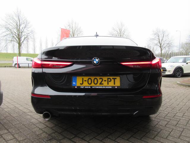 BMW 2-SERIE Gran Coupé 218i High Executive | Clima-Airco | Carplay | Parkeercamera | Head Up Display | Stuur/Stoelverwarming | Trekhaak | LED Dagrijverlichting |