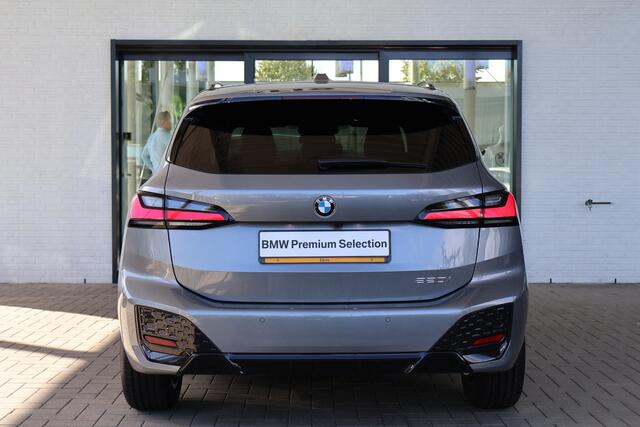 BMW 2-SERIE Active Tourer 220i | M Sportpakket | Stuur- en stoelverwarming | Camera | Stoelen Elektrisch | Harman Kardon | Parkeersensoren voor en achter | Comfort Access | M Shadow Line