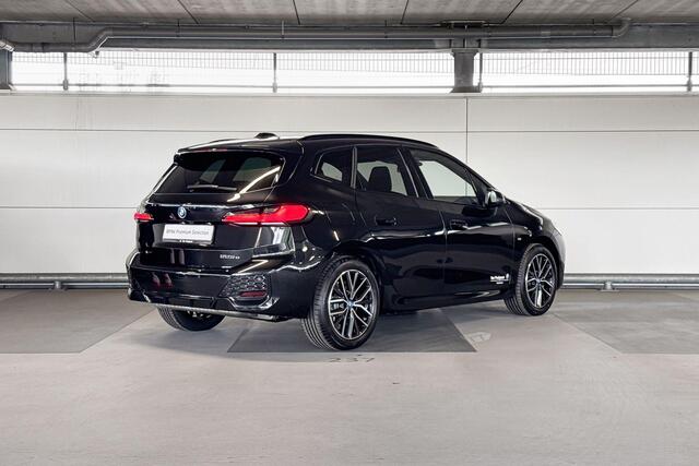 BMW 2-SERIE Active Tourer 225e xDrive | Selections | Stuurwielrand verwarmd | Glazen panoramadak