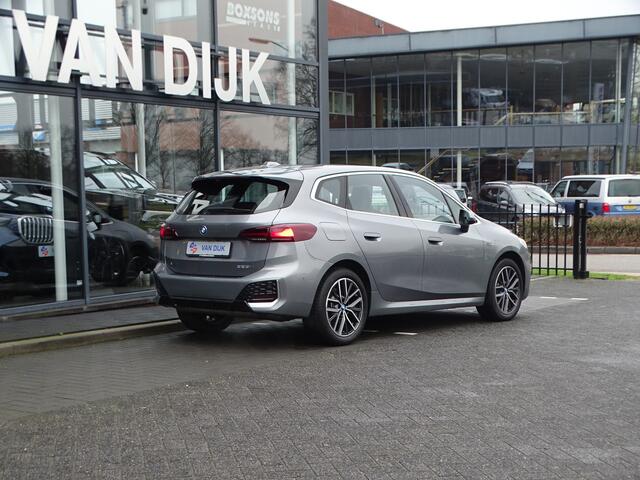 BMW 2-SERIE Active Tourer 225e M Sportpakket Adaptief M-onderstel Sportstoel DAB Parkeerhulpsysteem 18''LM Velgen