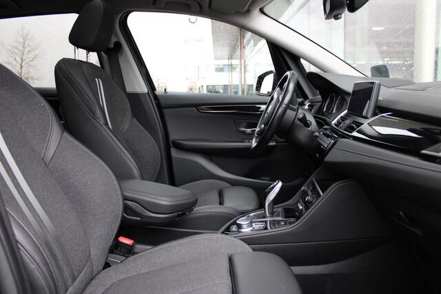 BMW 2-SERIE Active Tourer 218i High Executive Automaat / Panoramadak / Sportstoelen / Head-Up / LED / Cruise Control / Stoelverwarming