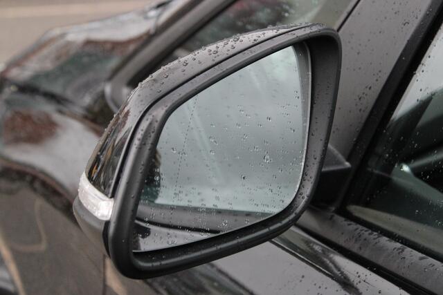 BMW 2-SERIE Active Tourer 218i High Executive Automaat / Panoramadak / Sportstoelen / Head-Up / LED / Cruise Control / Stoelverwarming