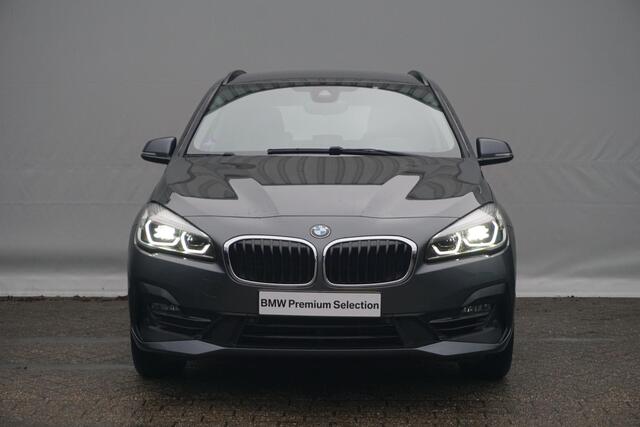 BMW 2-SERIE Active Tourer 218i Sport Line | Head-Up Display / HIFI / Parking Pack / Stoelverwarming / Cruise Control / Elektrische achterklep