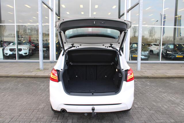 BMW 2-SERIE Active Tourer 218i Corporate Lease Executive | Camera | dealer onderhouden | Trekhaak |