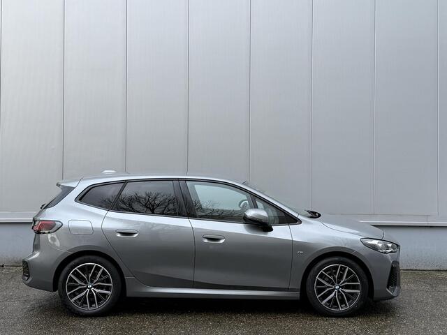 BMW 2-SERIE Active Tourer 218i Automaat M-Sport Widescreen LED Trekhaak Leder Shadow Camera Navi DAB