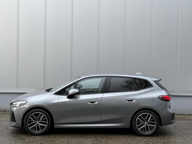 BMW 2-SERIE Active Tourer 218i Automaat M-Sport Widescreen LED Trekhaak Leder Shadow Camera Navi DAB