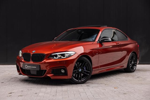 BMW 2-SERIE Coupé 230i High Executive M-Sport | M-Sport| NL Auto | Harman/Kardon | Adaptieve Cruise Control | LED | Rij-hulpsysteem | Sportstoelen | Schuif/Kanteldak | Sportstoelen | DAB | Adaptief Onderstel | Camera | Ele. verstelbare stoelen + Geheugen Links |