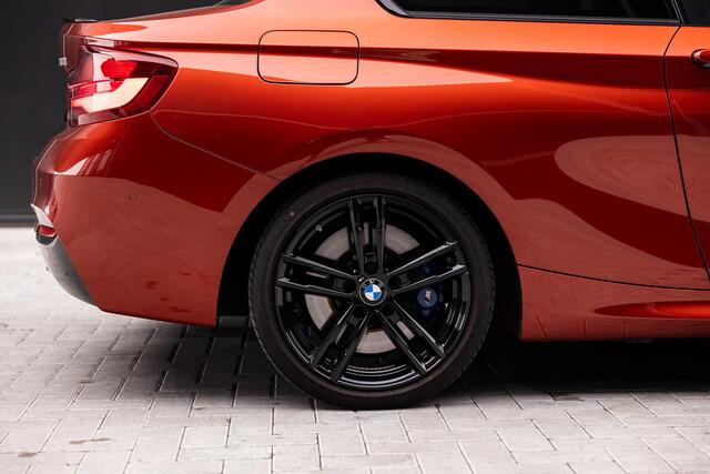 BMW 2-SERIE Coupé 230i High Executive M-Sport | M-Sport| NL Auto | Harman/Kardon | Adaptieve Cruise Control | LED | Rij-hulpsysteem | Sportstoelen | Schuif/Kanteldak | Sportstoelen | DAB | Adaptief Onderstel | Camera | Ele. verstelbare stoelen + Geheugen Links |